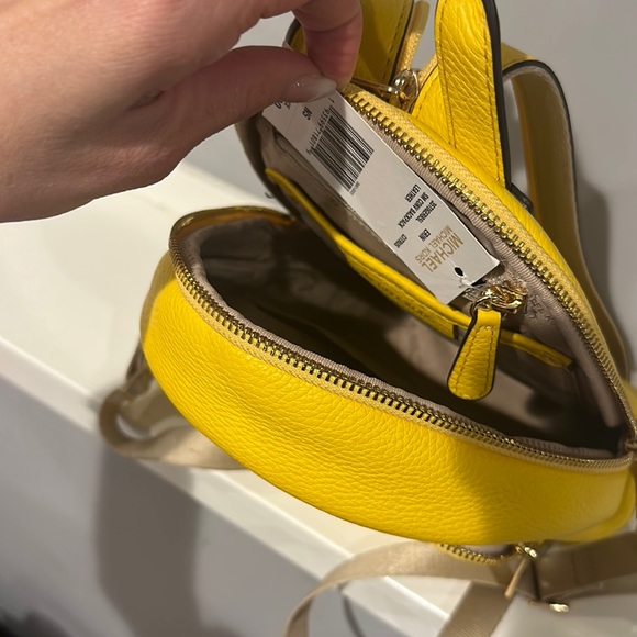 Micheal Kors small backpacks - Picture 2 of 6